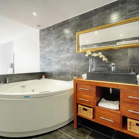 Immogroom - Luminous Spacious T4 - Ac Apartment